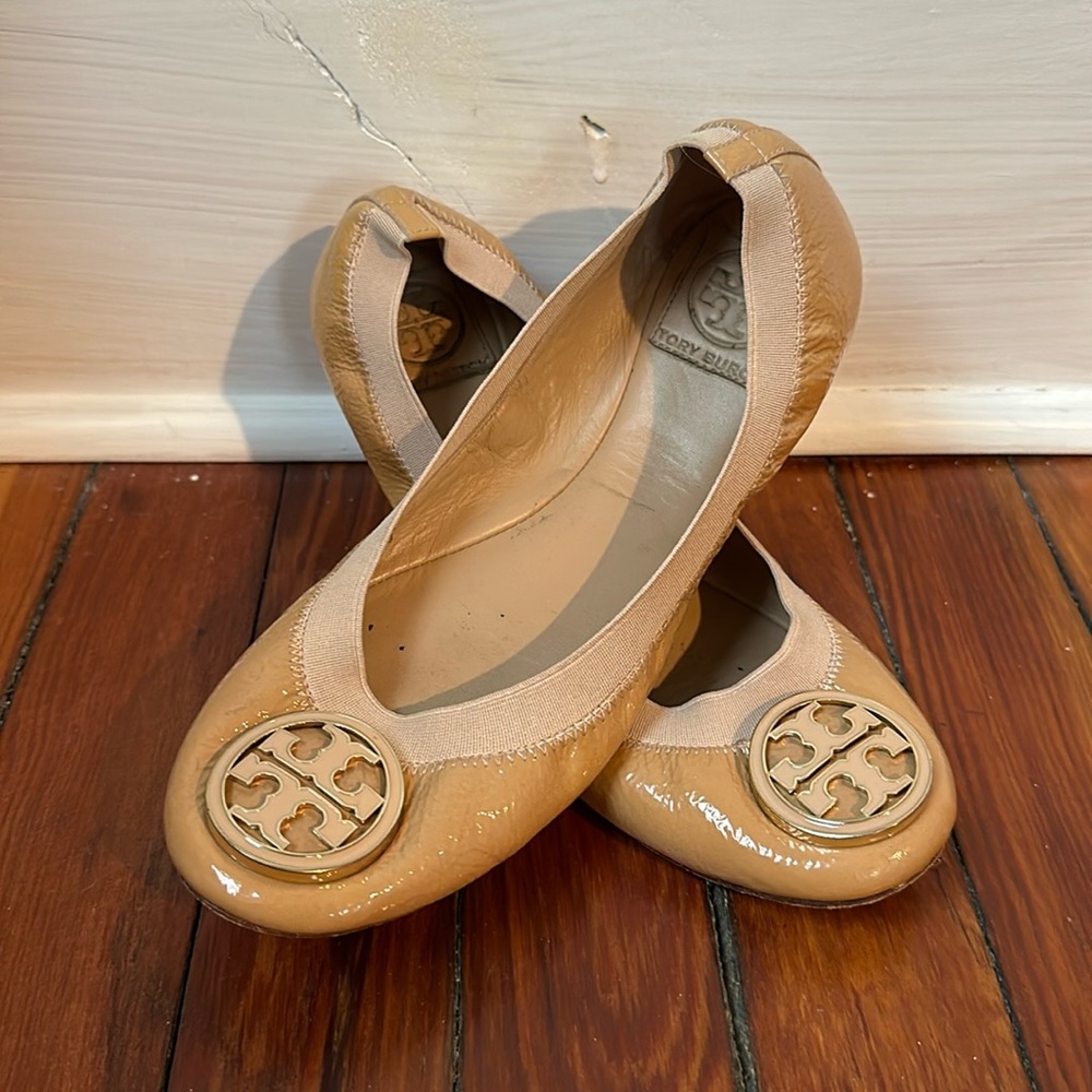 8.5 Tan Tory Burch Flats